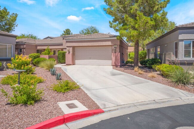Foto del edificio - Beautiful Single Story Home with 3 Bedroom...