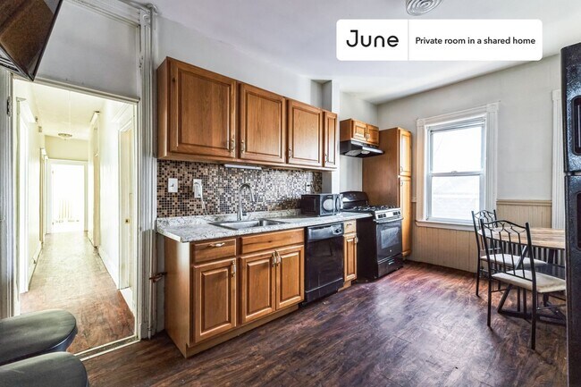 Foto del edificio - Room in Shared 5 bed/1 bath home