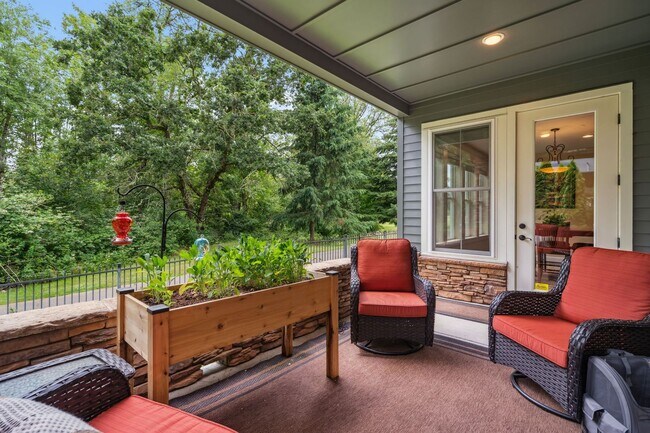 Foto del edificio - 2 Creeks Condominiums - Gated Community on...