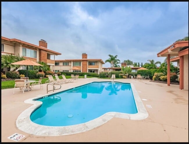 Building Photo - 6812 Hyde Park Dr