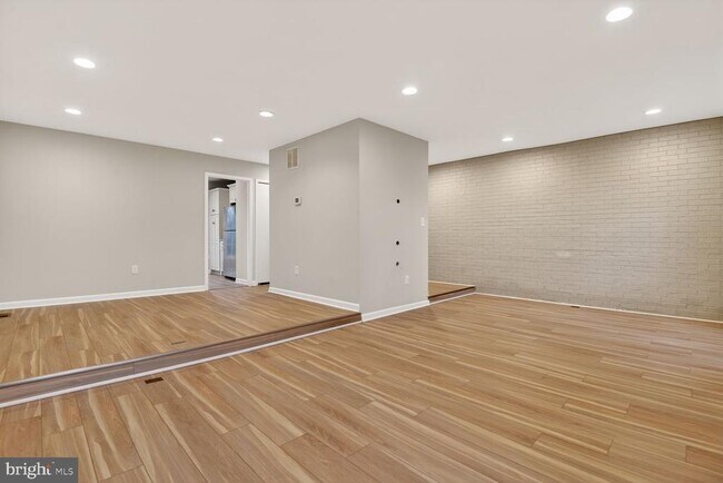 Foto del edificio - 2874 Sutton Oaks Ln