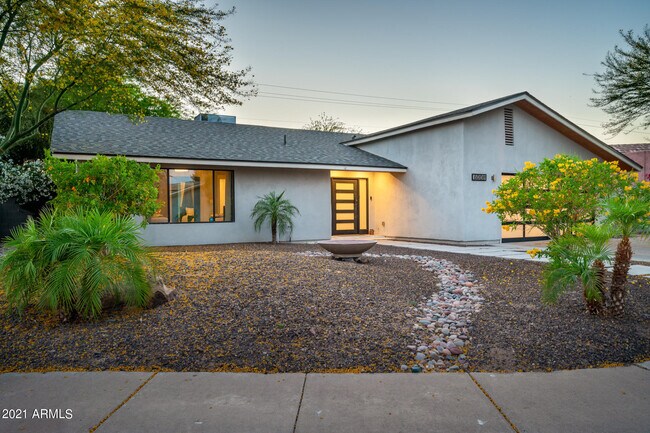 Foto del edificio - 6008 N 77th Pl