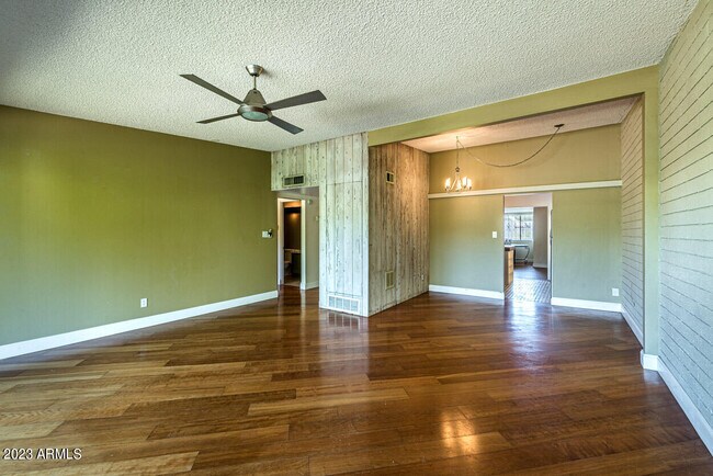 Building Photo - 6108 N 12th Pl