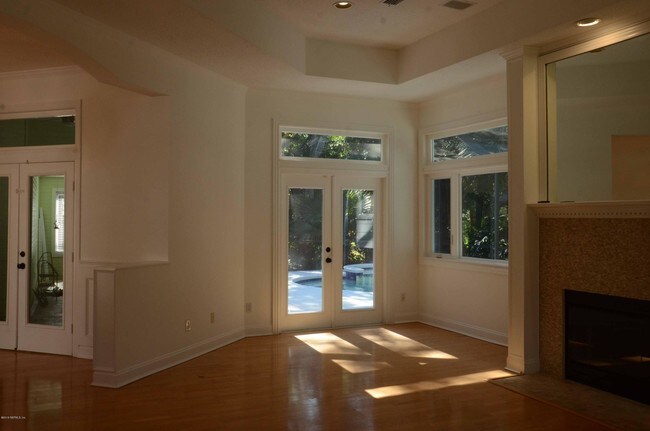 Building Photo - 13810 Longs Landing Rd E