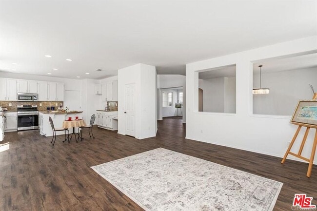 Building Photo - 3280 Canyon View Dr