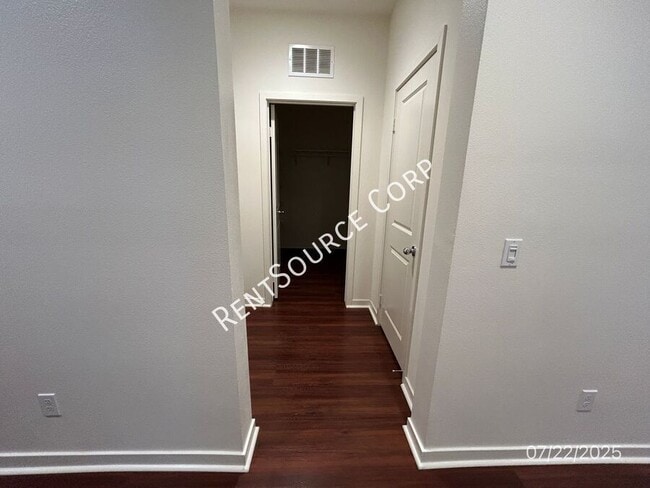 Building Photo - 45051 Marbella St