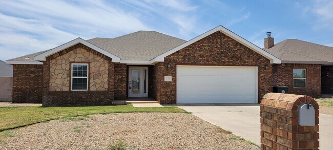 Building Photo - ALMOND TREE RANCH SPECTACULAR NEWER HOME