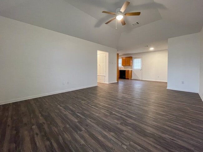 Building Photo - 177 Spring Country