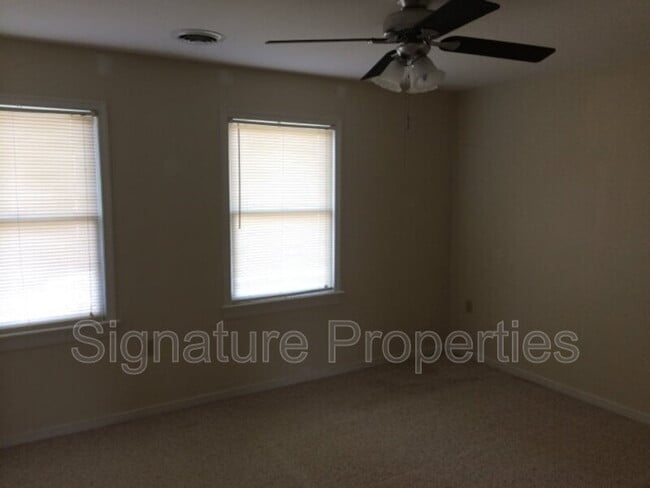 Building Photo - 2216 High Bush Cir