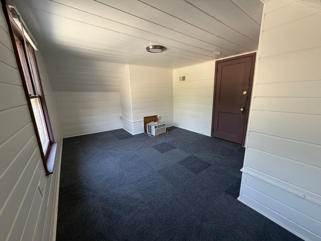 Building Photo - 4020 Monona Dr