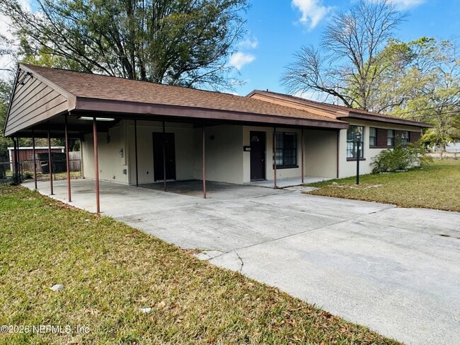 Building Photo - 1904 Delaroche Dr W