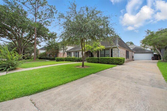 Building Photo - 1302 Dominion Dr