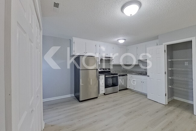 Building Photo - 125 Deer Pkwy