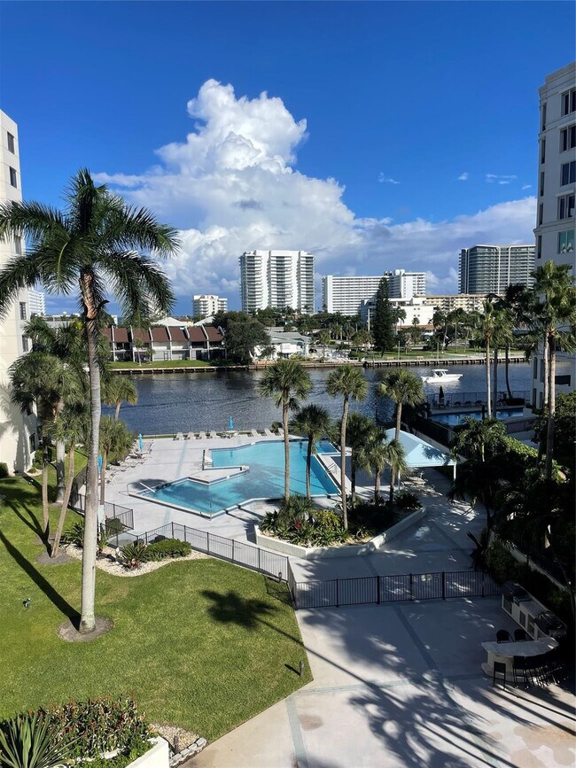 Foto del edificio - 2900 NE 14th Street Causeway