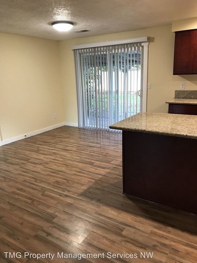 Building Photo - 3 br, 1 bath House - 12226 SE Redwood Avenue