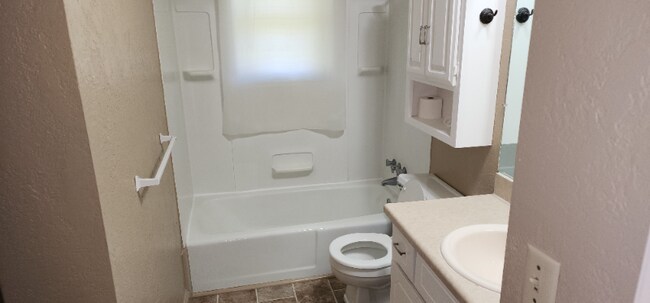 Foto del edificio - 216 SW Redwood Dr