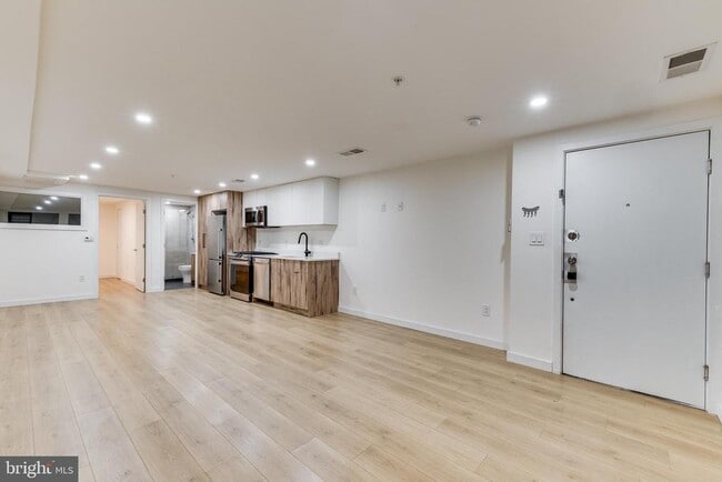Foto del edificio - 3817 Georgia Ave NW