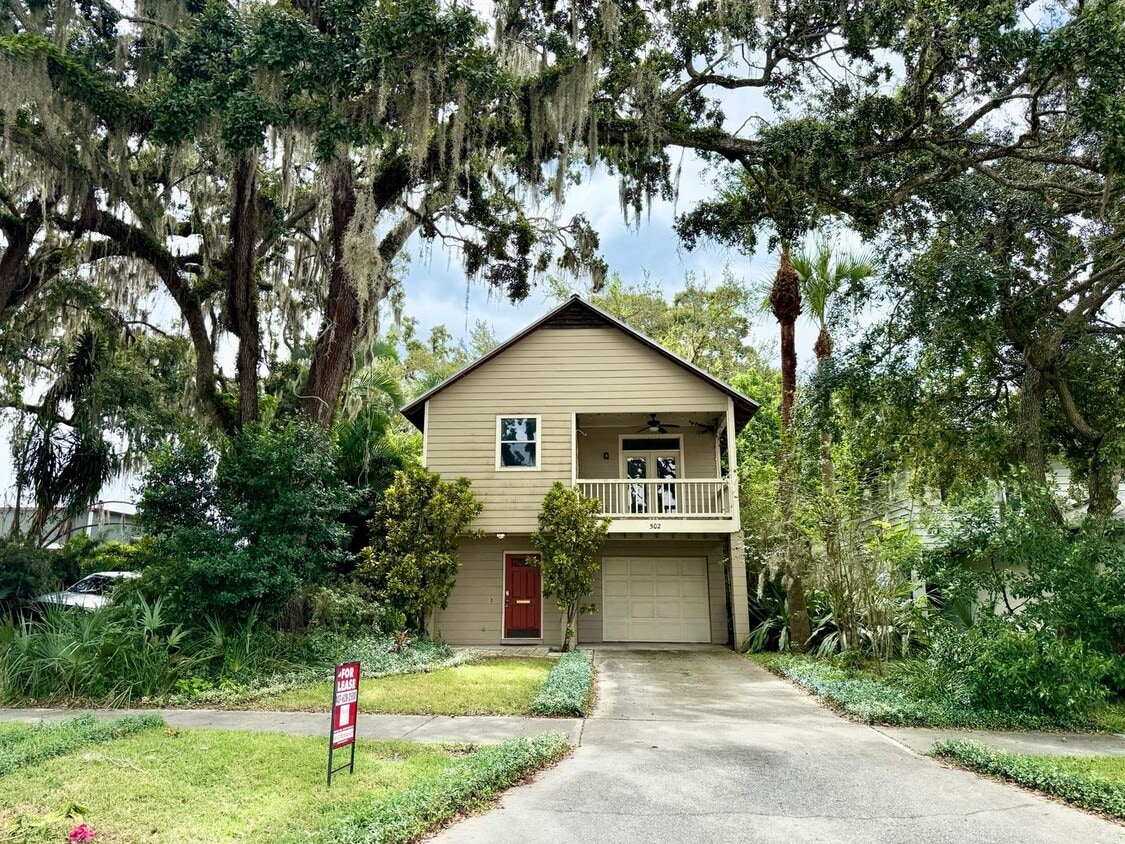 Primary Photo - Adorable Two Story 2/2 Townhome in College...