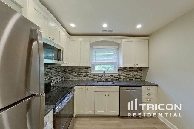 Building Photo - 381 Fieldstone Ct