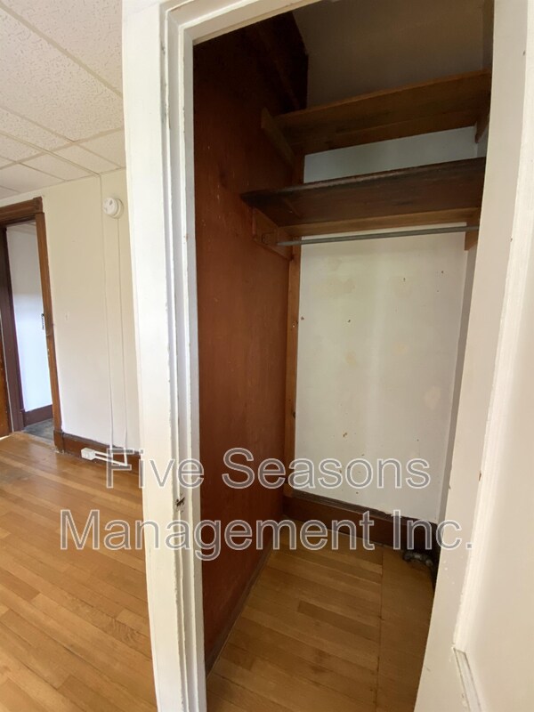 Building Photo - 134 Buell St