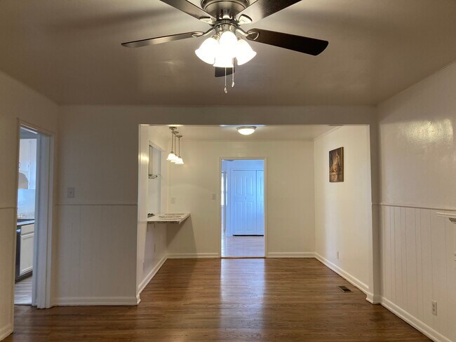 Foto del edificio - 2736 E 2nd St S