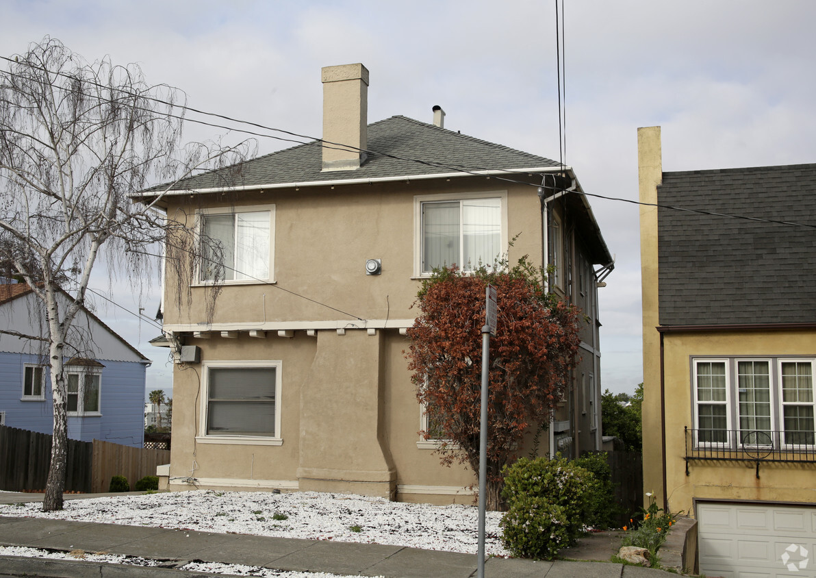 Building Photo - 5103 Fairfax Ave
