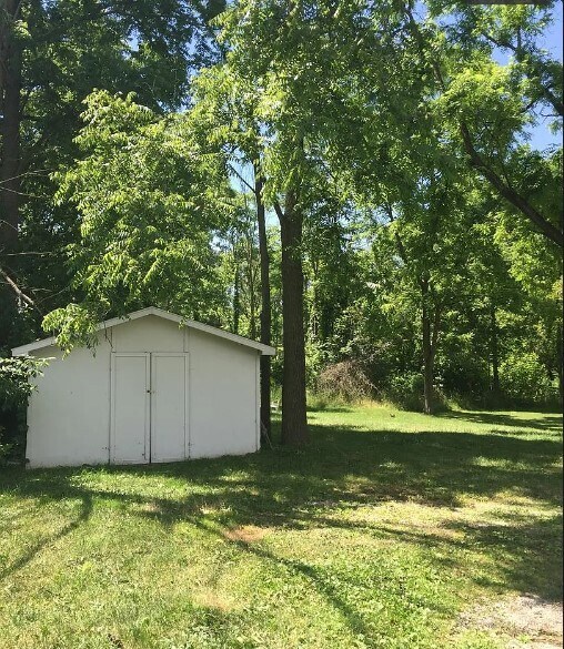Building Photo - 1707 Lake Lansing Rd