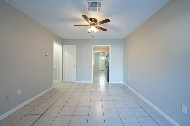 Foto del edificio - 8124 Beech Cove Ln