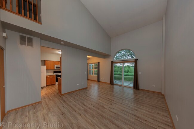 Foto del edificio - 2500 Oak Tree Ln
