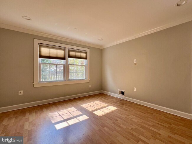 Foto del edificio - 7208 Tyler Ave
