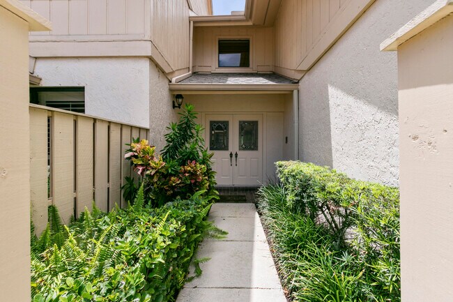 Foto del edificio - 17110 Waterbend Dr