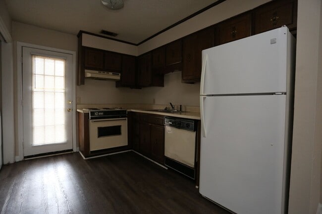 Building Photo - 100 Lanier Dr