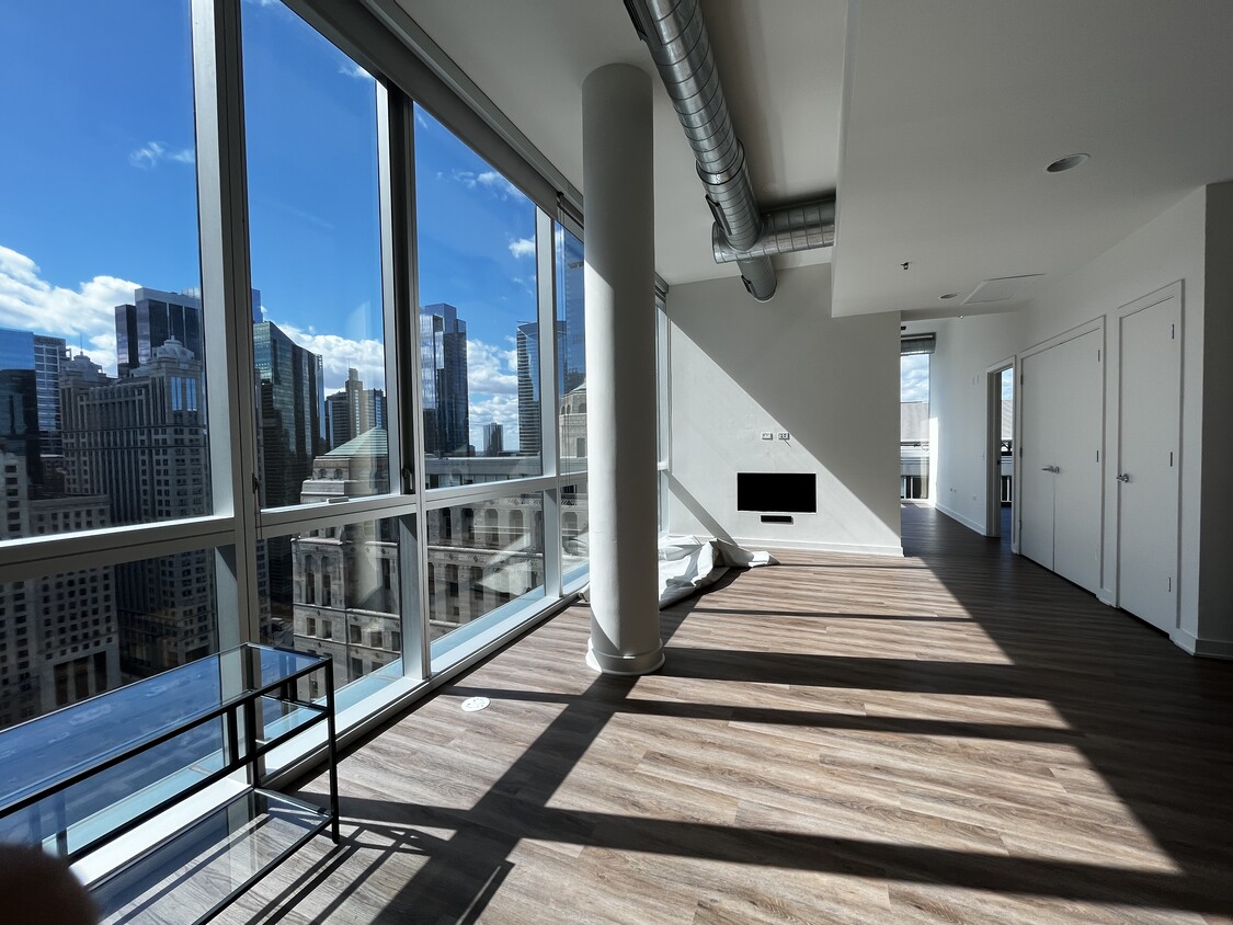 Primary Photo - 66 W Kinzie St
