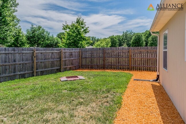 Foto del edificio - Beautiful 4 Bedroom - 2 Bath Home Close to Flint Hills Christian School!