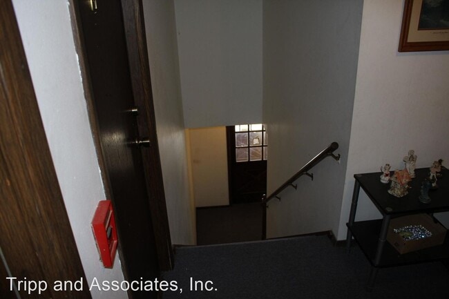 Building Photo - Studio, 1 bath Apartment - 805 N. Court St.