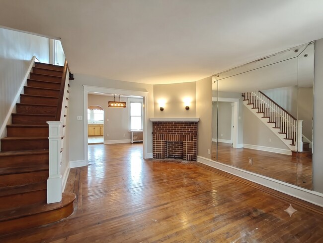 Building Photo - 409 N Daggett St