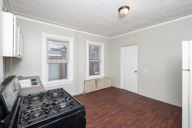 Building Photo - 13 112th St