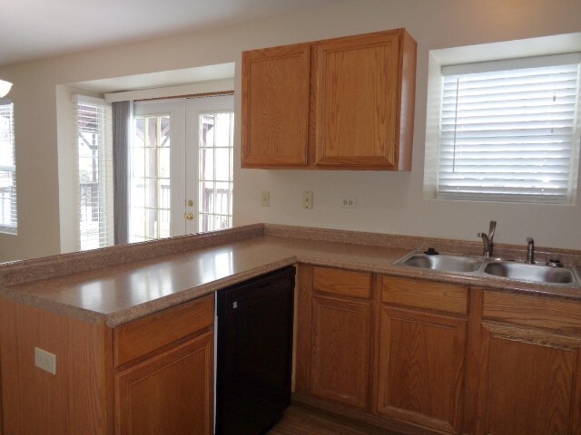 Foto del edificio - 1706 Lake Pointe Ct