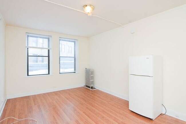 Foto del edificio - 3335 W Diversey Ave