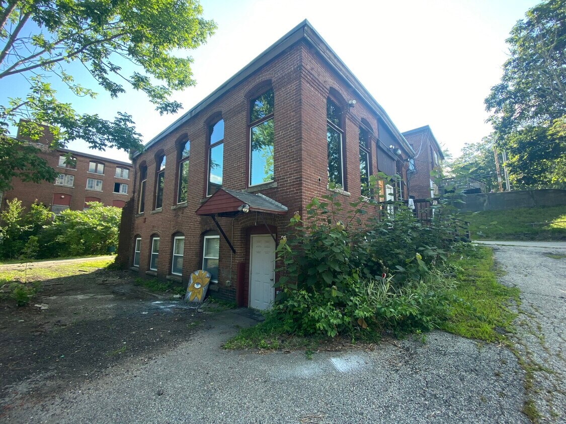 Primary Photo - 175 W Main St