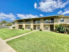 Building Photo - 145 Cypress Way E