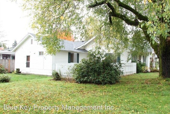 Foto del edificio - 4 br, 3 bath House - 5670 SW Lombard Ave