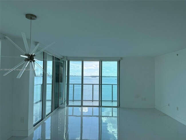 Foto del edificio - 1155 Brickell Bay Dr