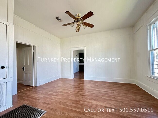 Building Photo - 502 S Florida St