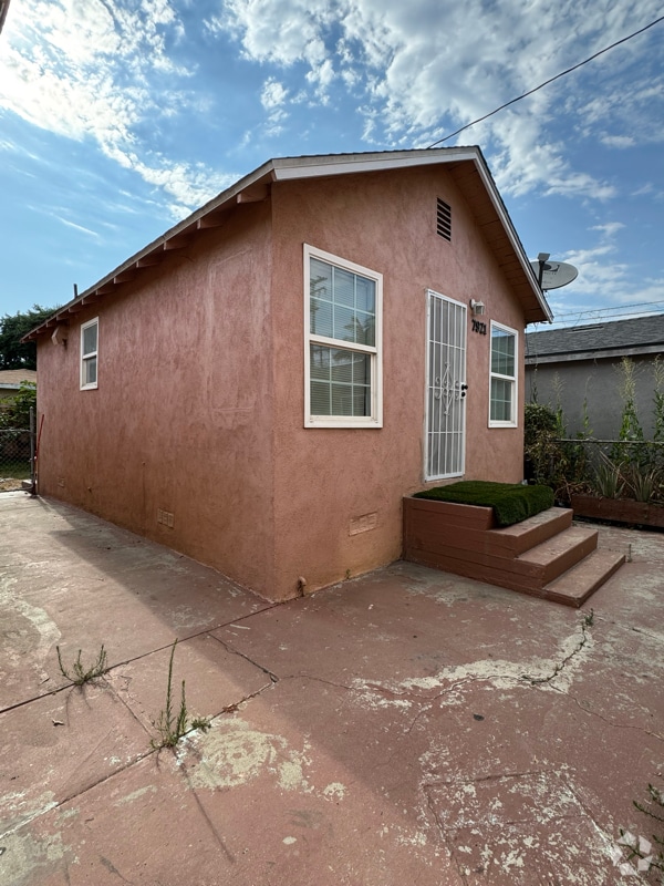 Building Photo - 7921 Morton Ave