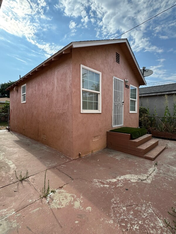 Foto principal - 7921 Morton Ave