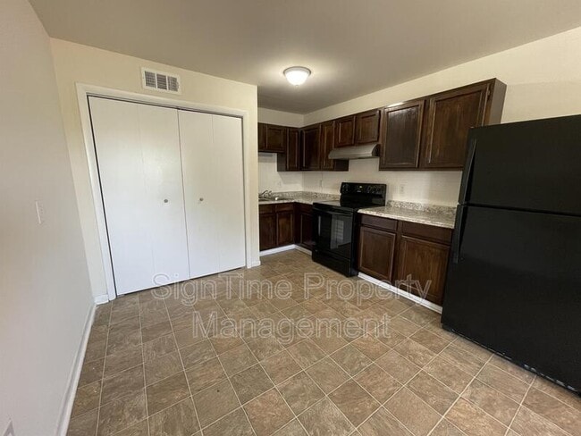 Foto del edificio - 227 Wakefield Rd