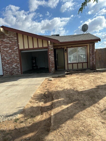 Primary Photo - 5760 Tangerine Ave