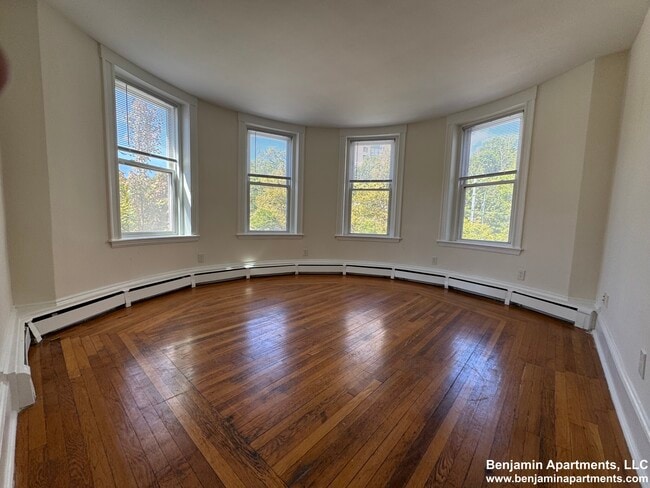 Building Photo - 1531 Beacon St
