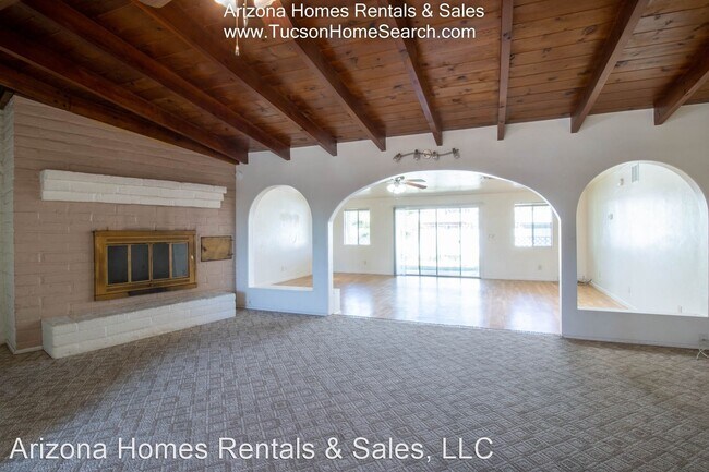 Foto del edificio - 3 br, 3 bath House - 6131 E 17th Street